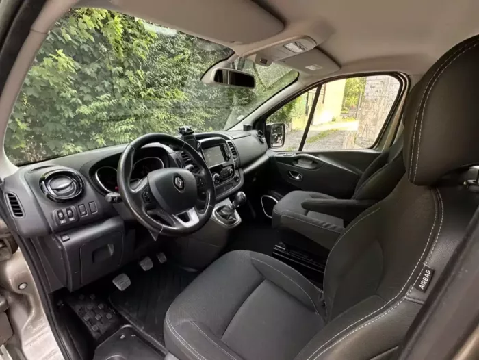 Intérieur 1 RENAULT TRAFIC 1.6 DCI Luxe Automobiles