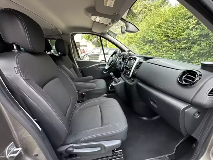 Intérieur 3 RENAULT TRAFIC 1.6 DCI Luxe Automobiles