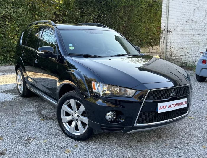 Avant 2 MITSUBISHI OUTLANDER 2.2 DI-D Luxe Automobiles