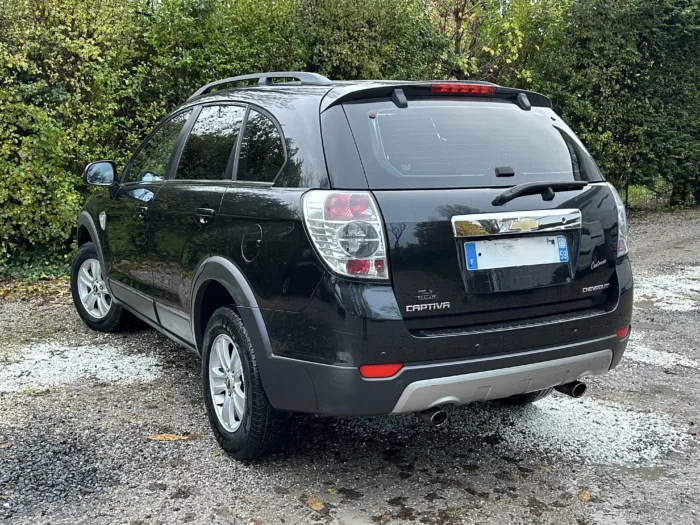 Arrière 2 CHEVROLET CAPTIVA 2.0 VCDI PACK SPORT Luxe Automobiles