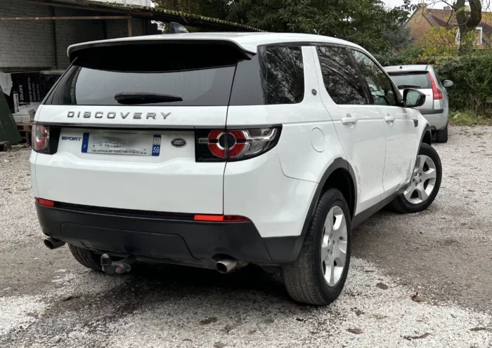 Arrière 2 LAND ROVER DISCOVERY SPORT 2.0 TD4 Luxe Automobiles