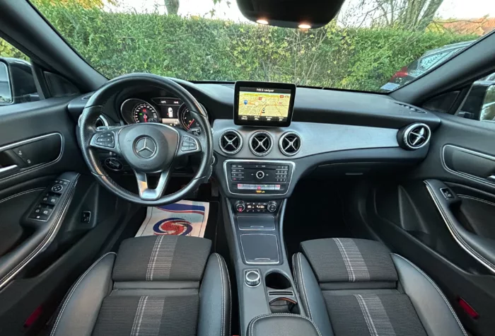 Intérieur 2 MERCEDES-BENZ CLA 200 CDI Luxe Automobiles