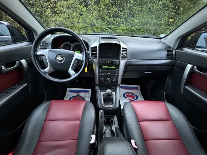 Intérieur CHEVROLET CAPTIVA 2.0 VCDI PACK SPORT Luxe Automobiles